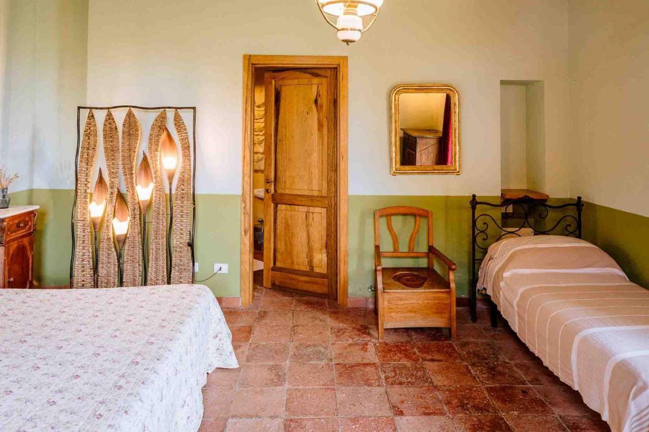 Agriturismo Bio Fattoria Di Pietra Giuncarico Exterior photo