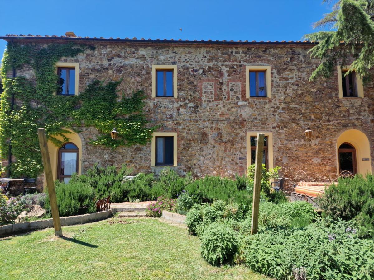 Agriturismo Bio Fattoria Di Pietra Giuncarico Exterior photo
